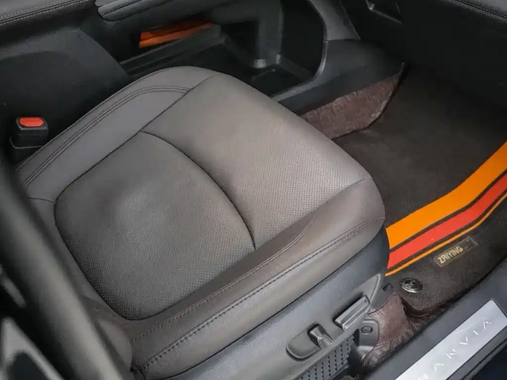 Toyota Granvia — фото 11