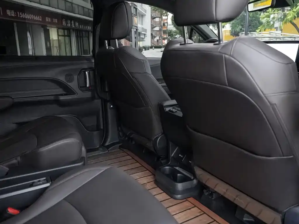 Toyota Granvia — фото 13