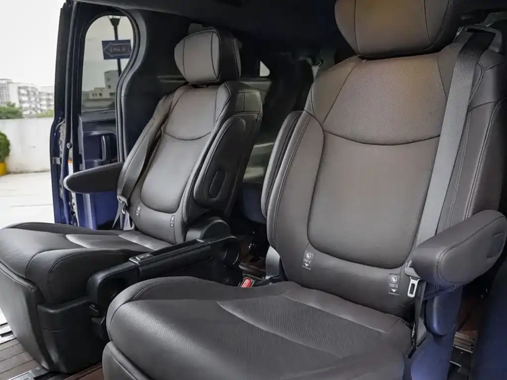 Toyota Granvia — фото 14