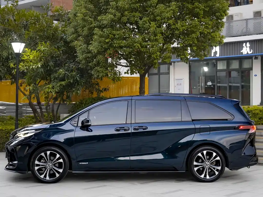 Toyota Granvia — фото 8