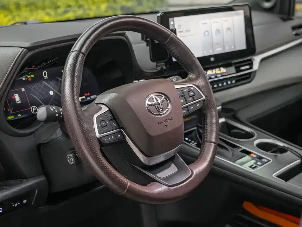 Toyota Granvia — фото 9