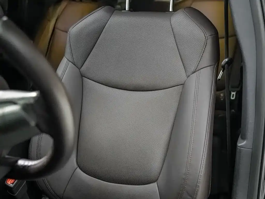 Toyota Granvia — фото 10