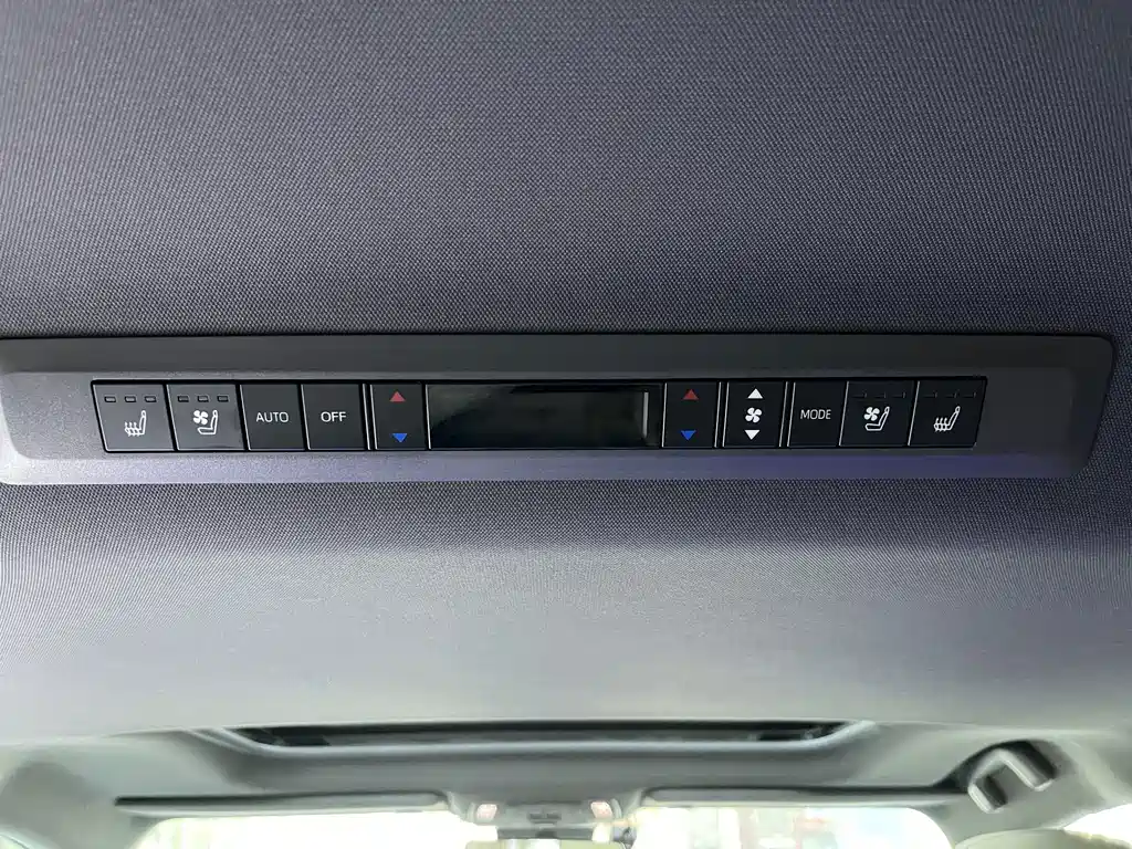Toyota Sienna — фото 17