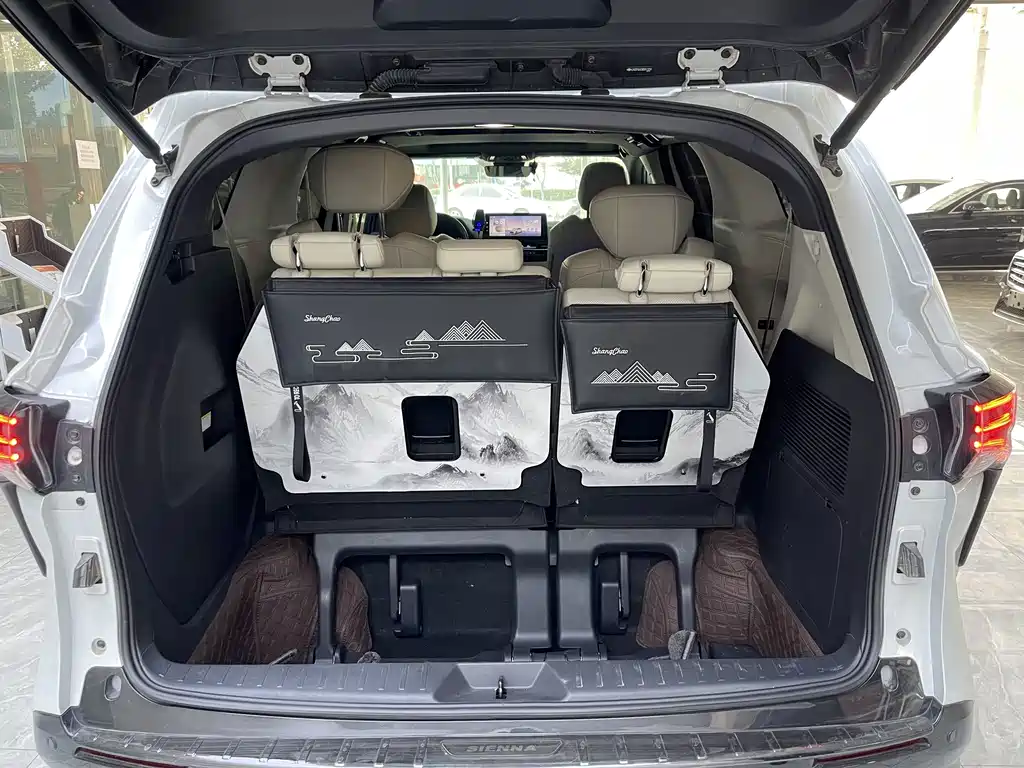 Toyota Sienna — фото 20