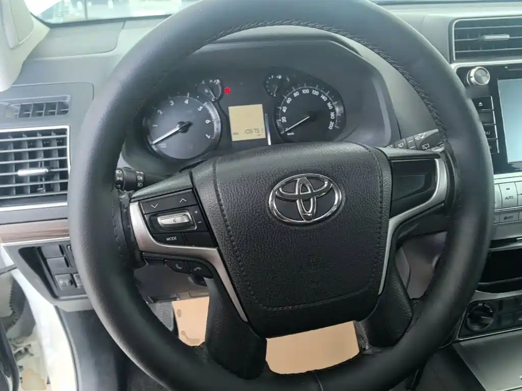 Toyota Prado — фото 11