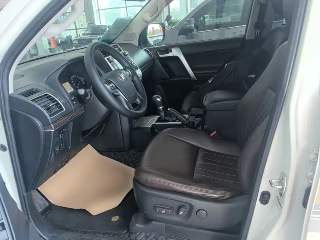 Toyota Prado — фото 15