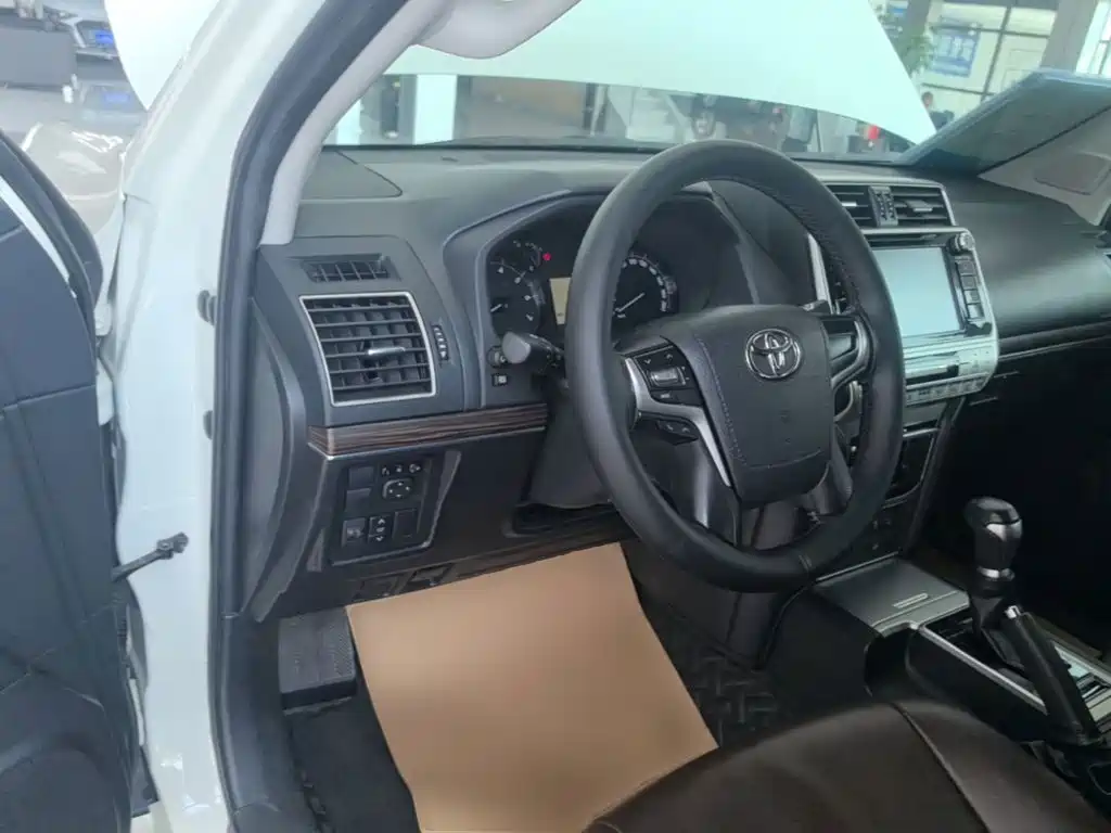 Toyota Prado — фото 10