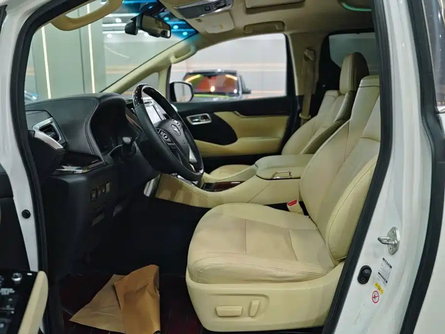 Toyota Alphard — фото 4