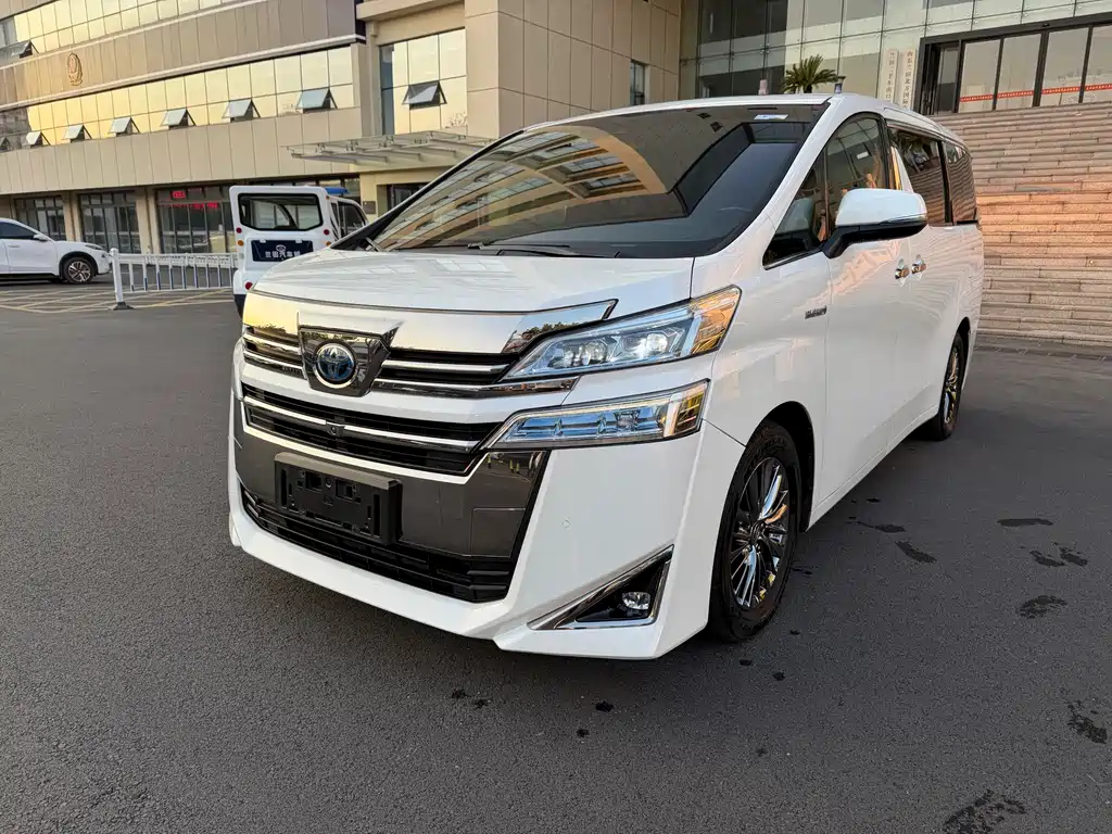 Toyota Vellfire — фото 3