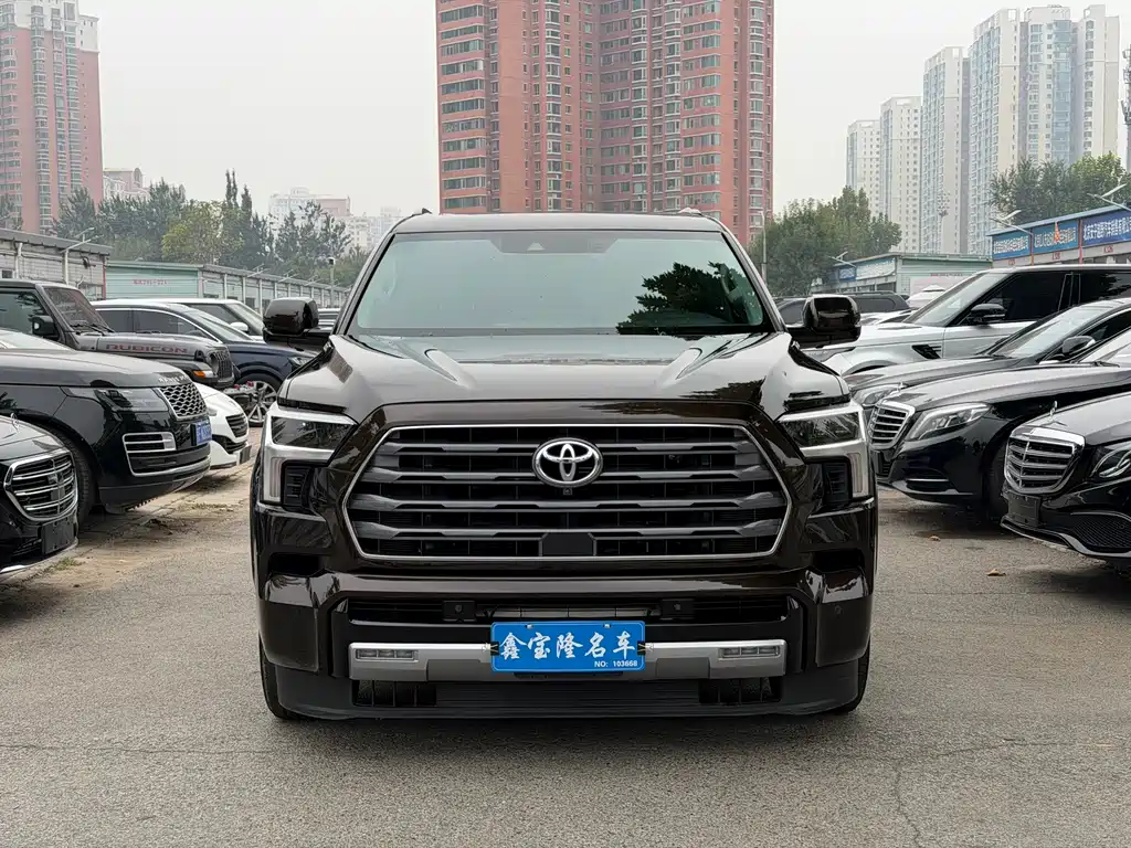 Toyota Sequoia — фото 2