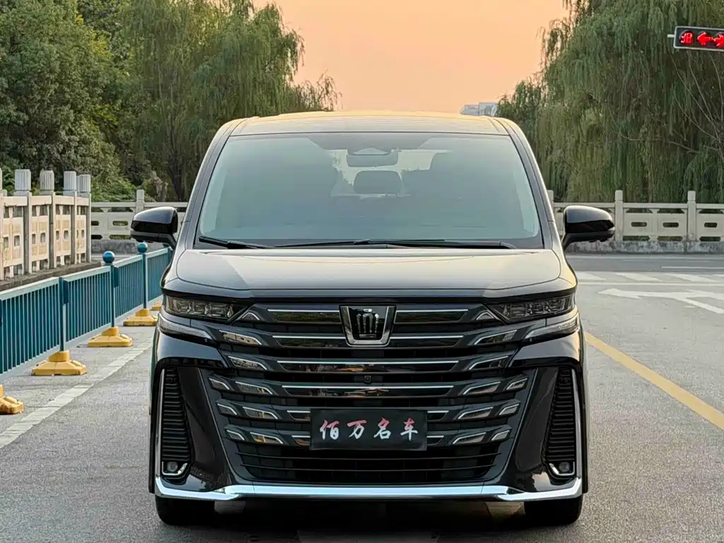 Toyota Vellfire — фото 2