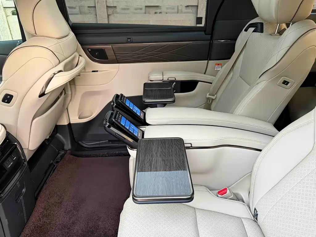Toyota Vellfire — фото 13
