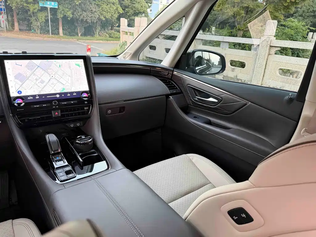 Toyota Vellfire — фото 18