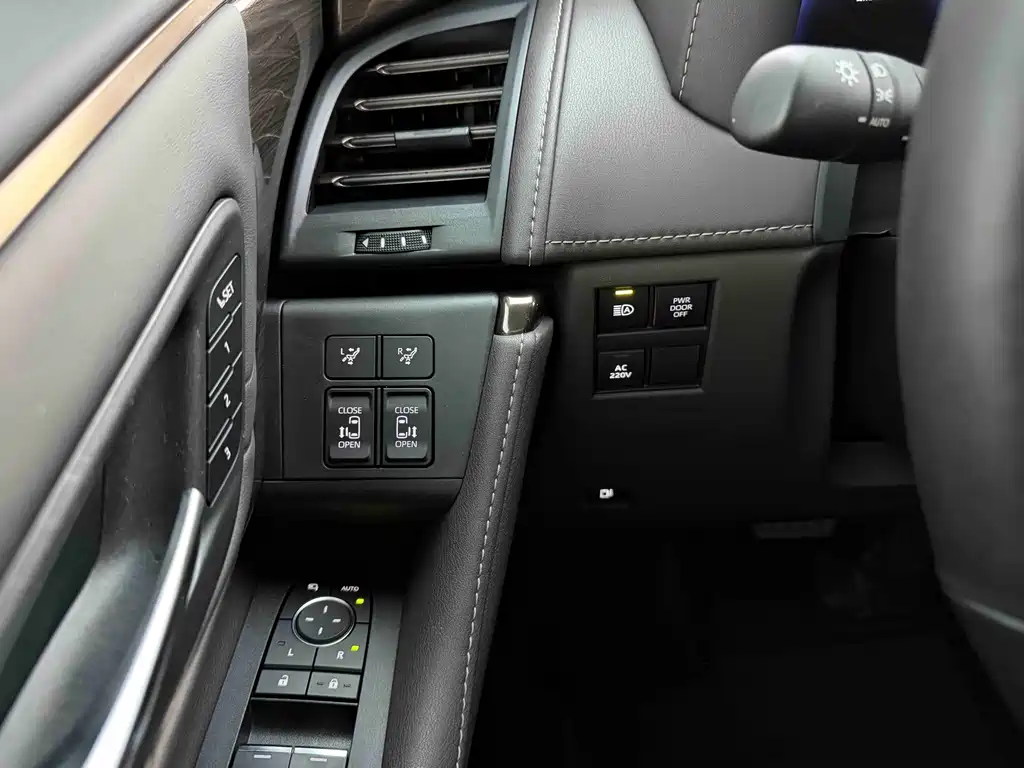 Toyota Vellfire — фото 20