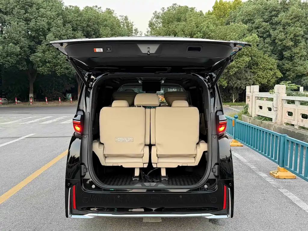 Toyota Vellfire — фото 27
