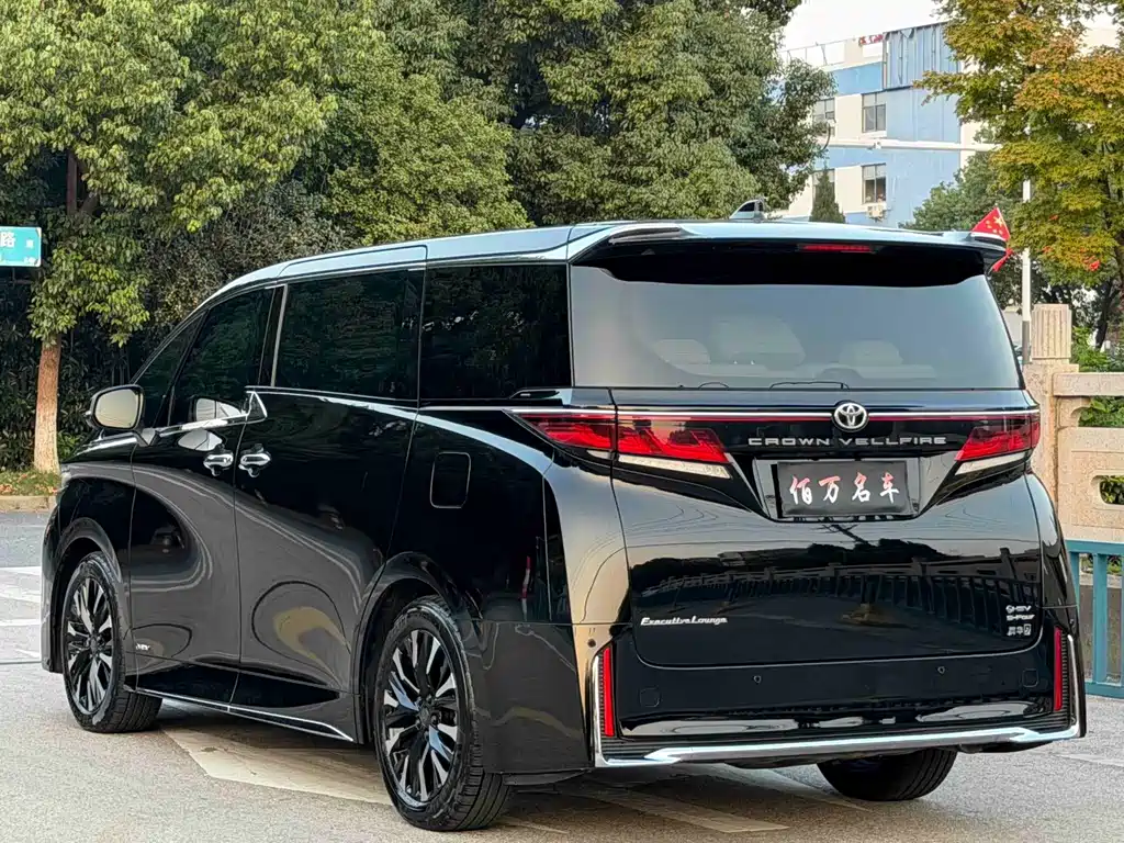Toyota Vellfire — фото 4