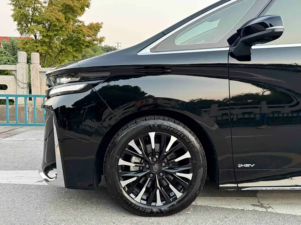 Toyota Vellfire — фото 33