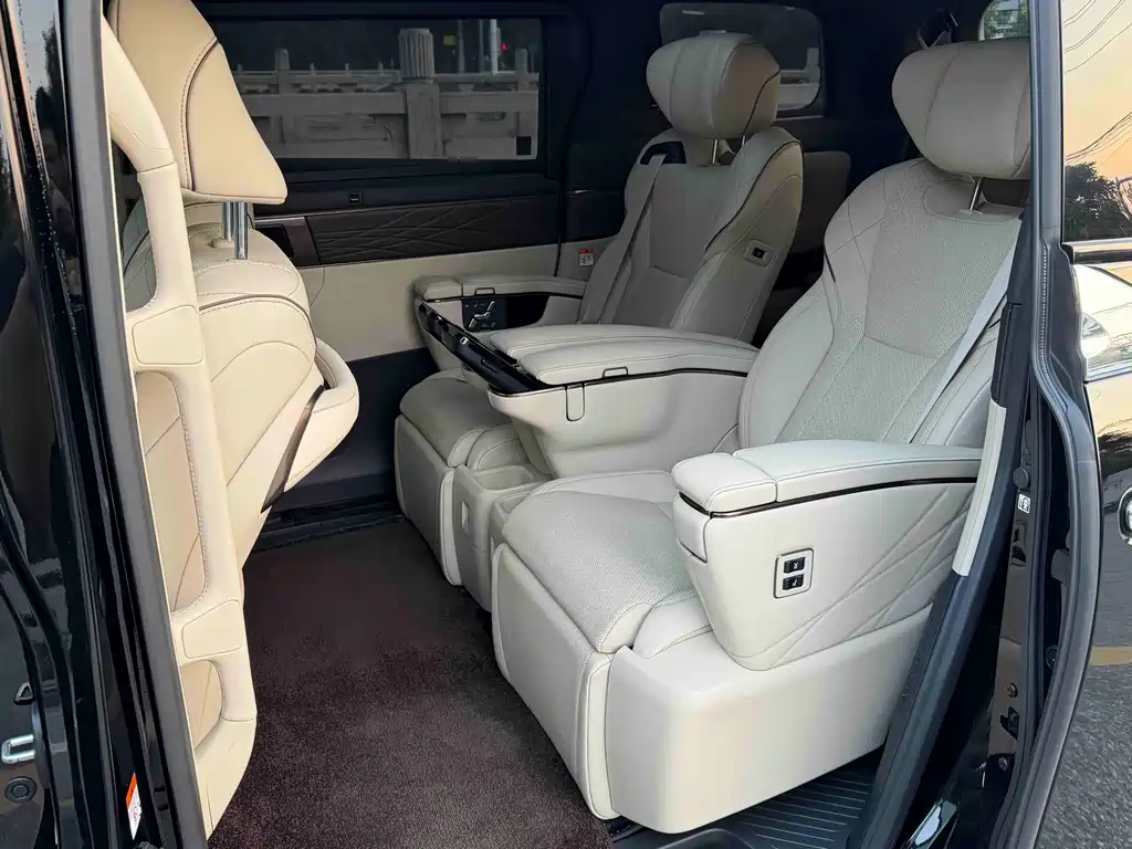 Toyota Vellfire — фото 9