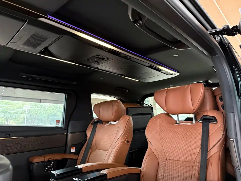 Toyota Alphard — фото 11