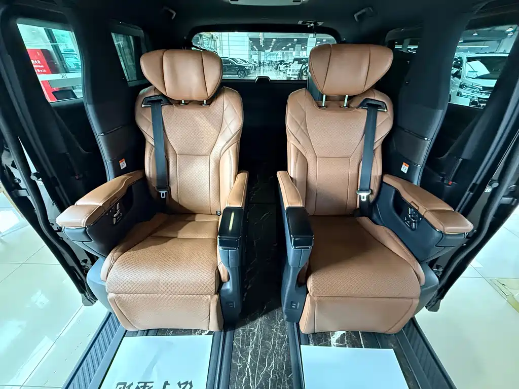 Toyota Alphard — фото 15