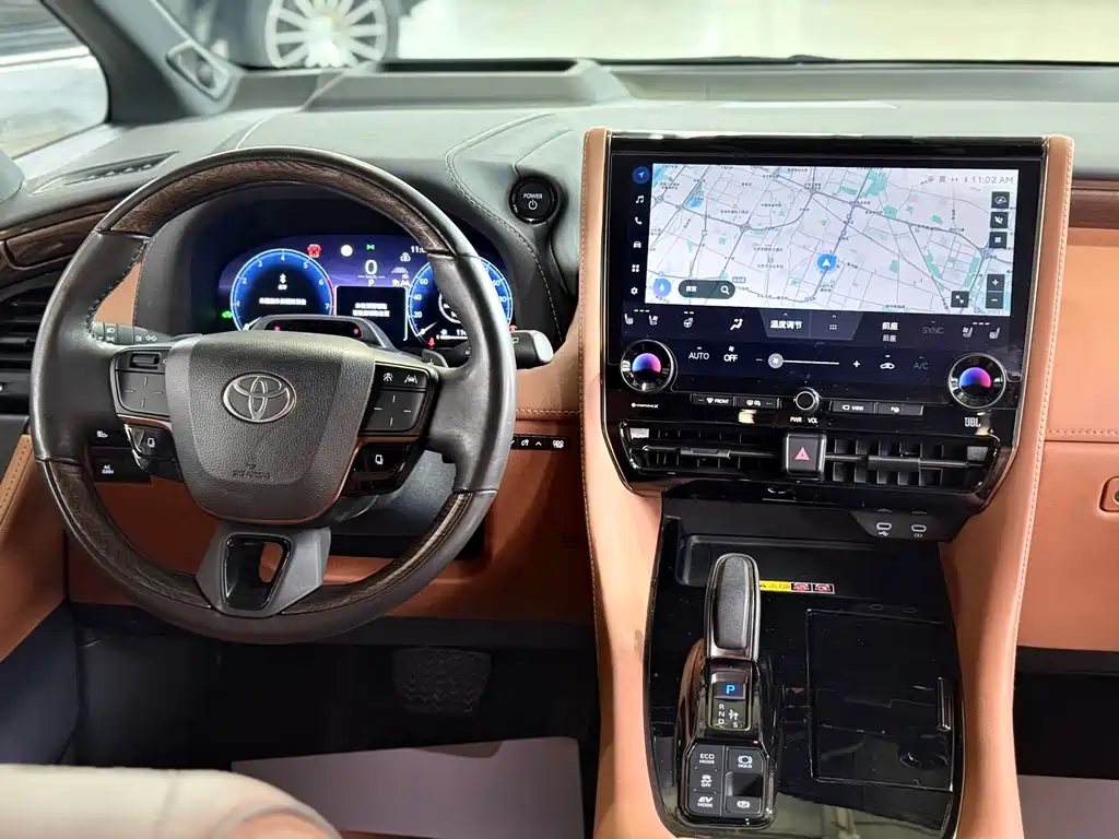 Toyota Alphard — фото 16
