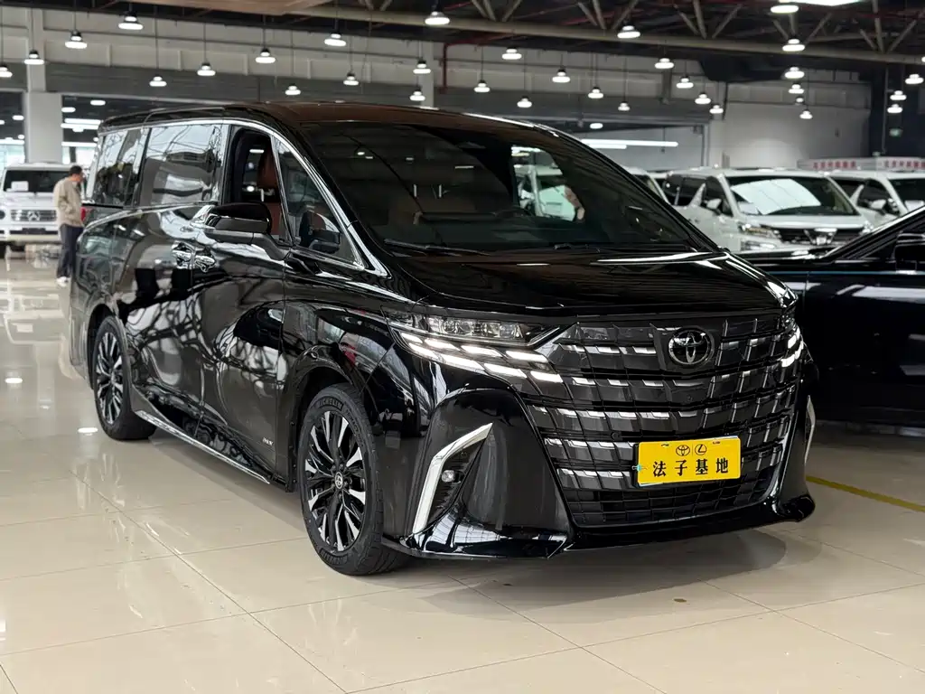 Toyota Alphard — фото 3