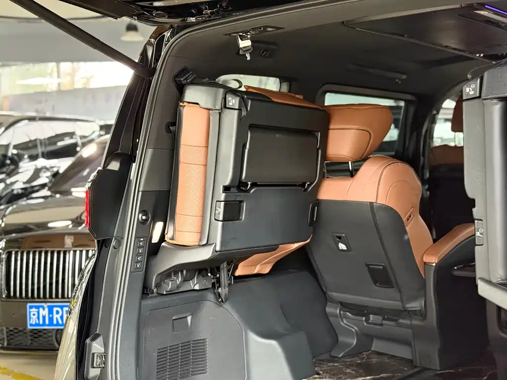 Toyota Alphard — фото 21