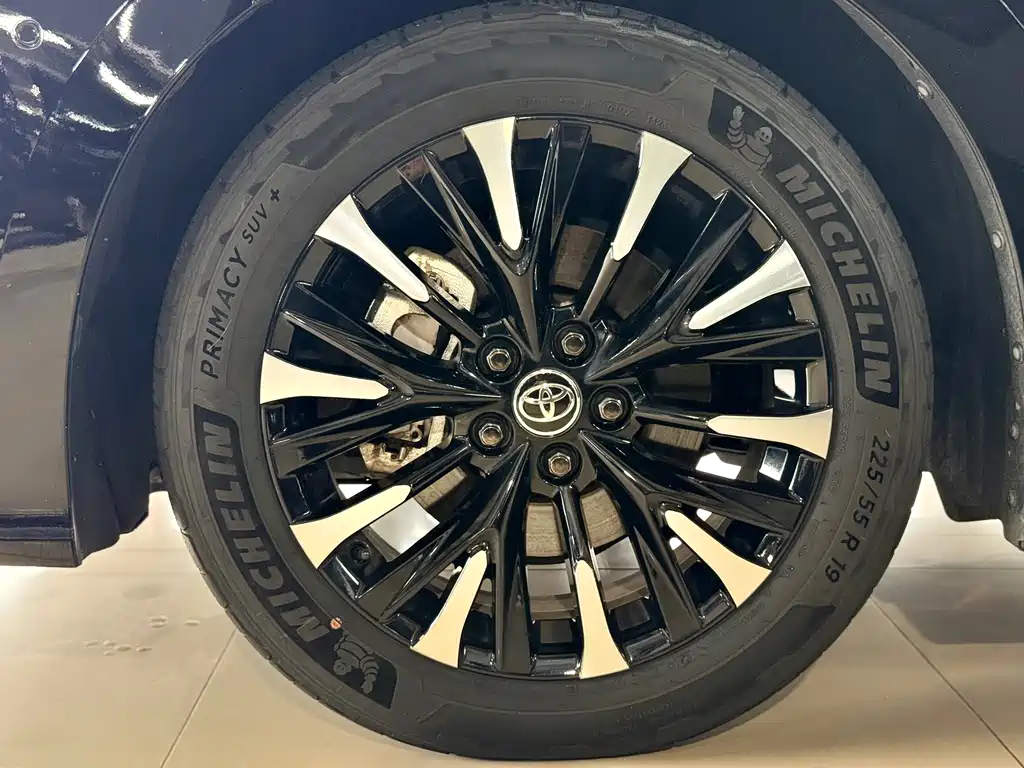 Toyota Alphard — фото 27