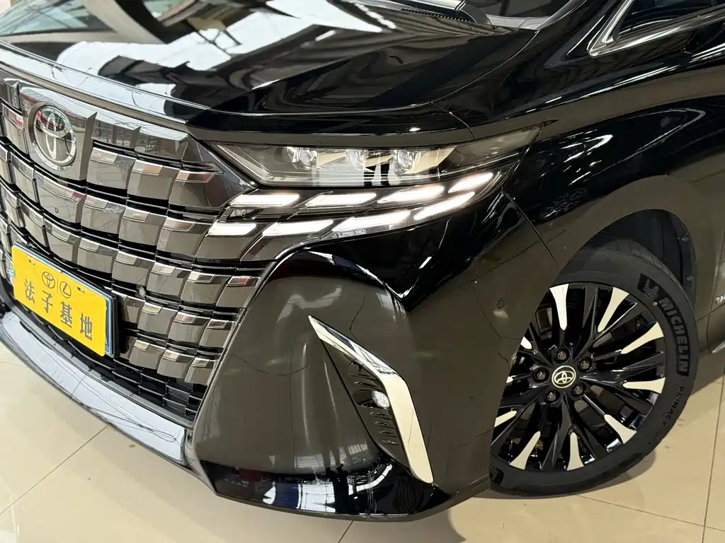 Toyota Alphard — фото 5
