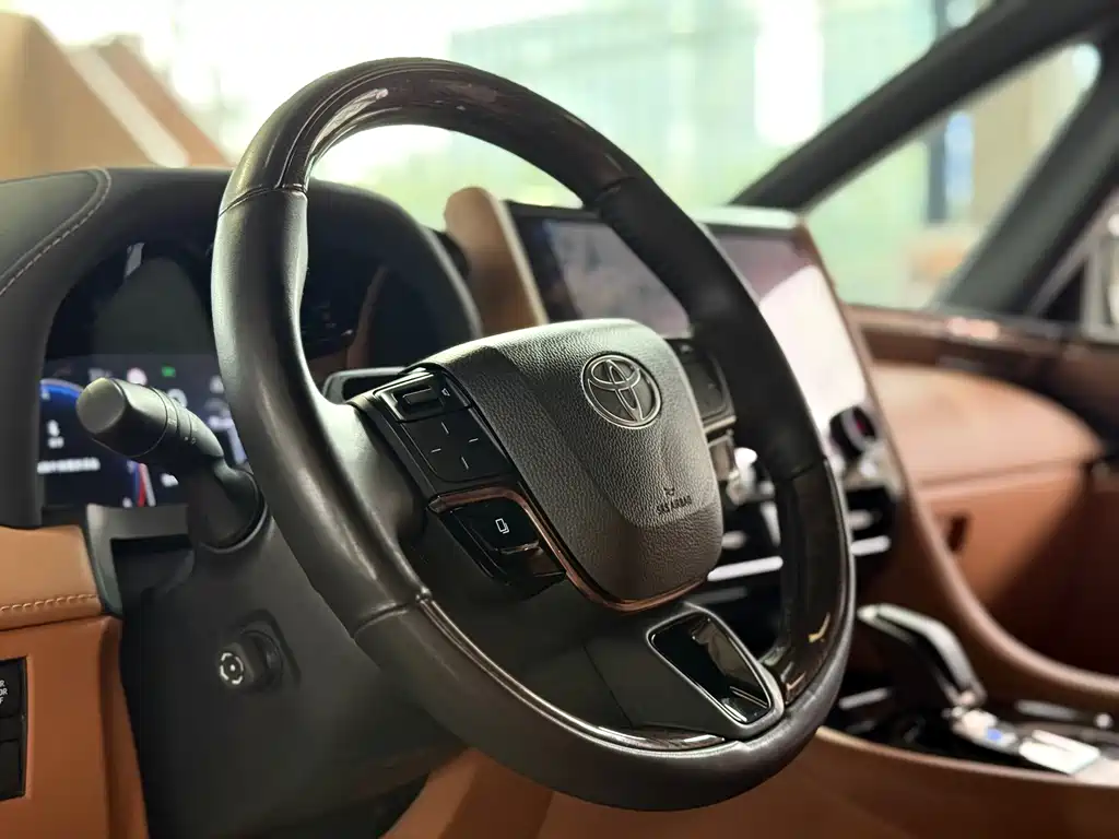 Toyota Alphard — фото 7