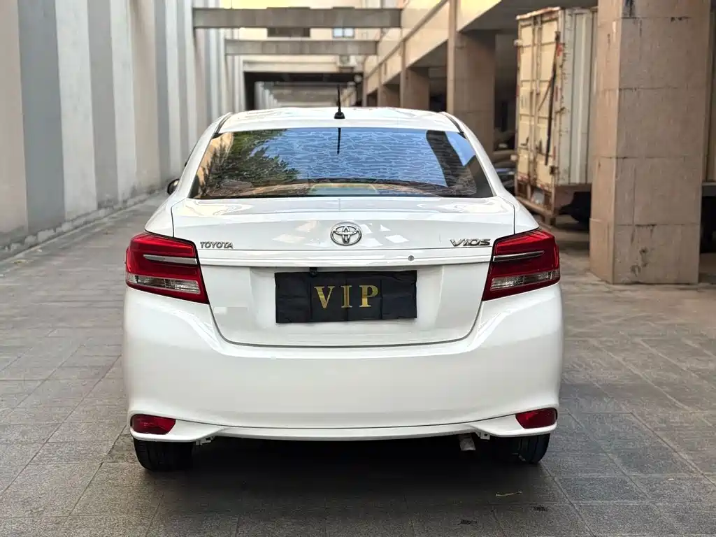 Toyota Vios — фото 4