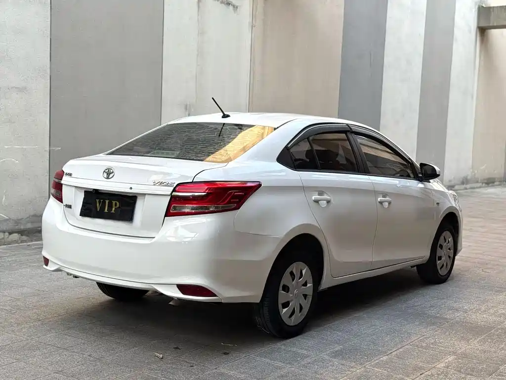 Toyota Vios — фото 5
