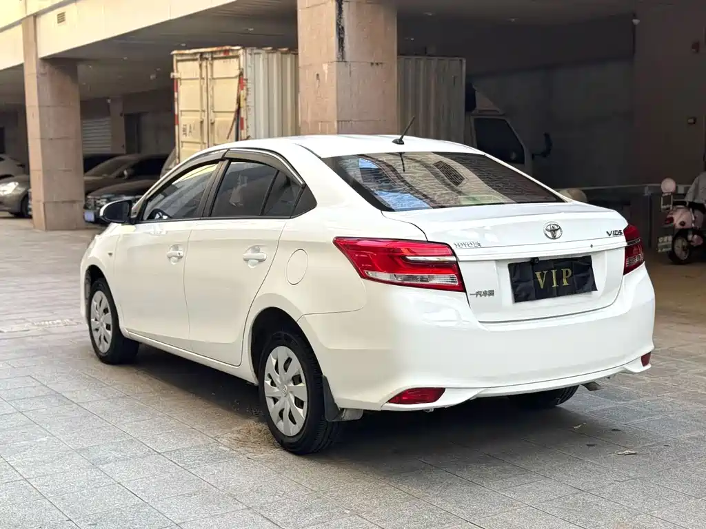 Toyota Vios — фото 6
