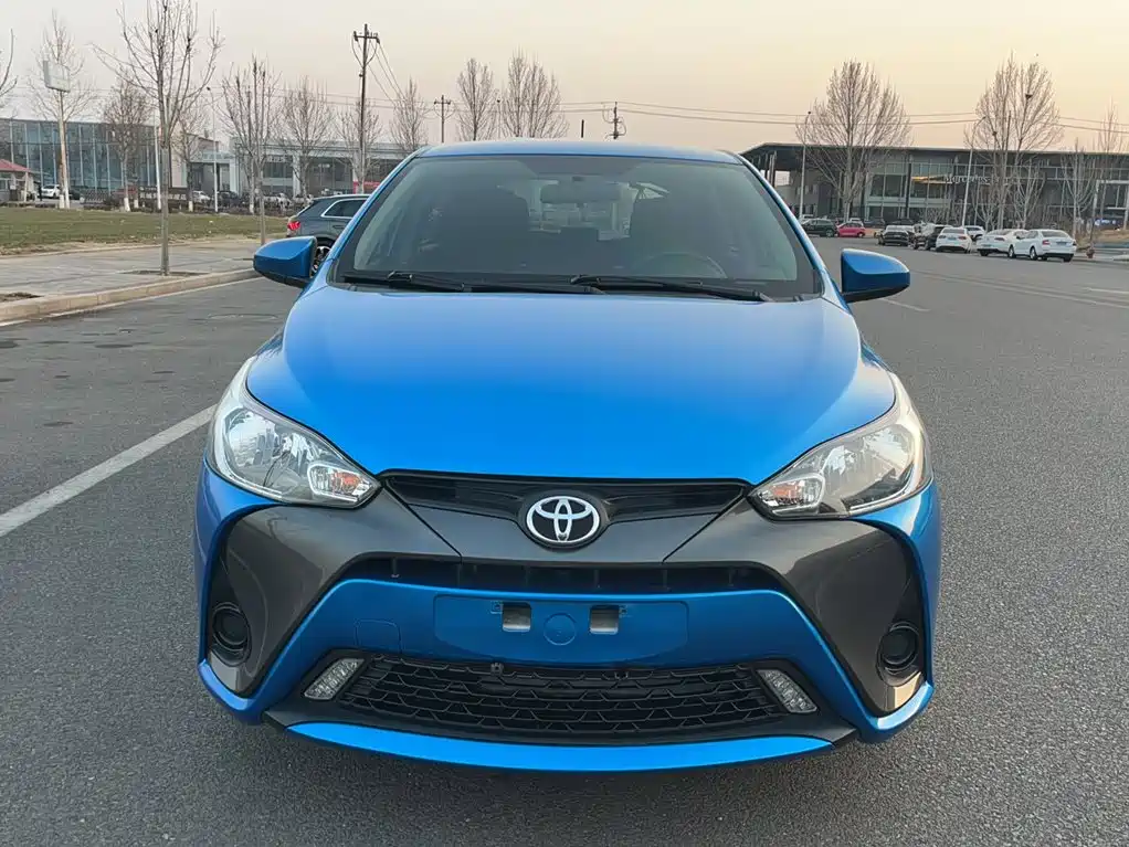 Toyota Yaris L — фото 2