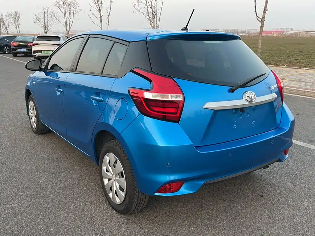 Toyota Yaris L — фото 23