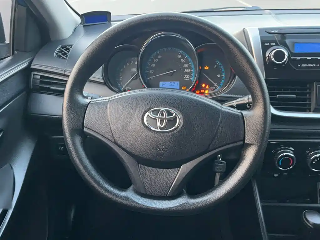 Toyota Yaris L — фото 6