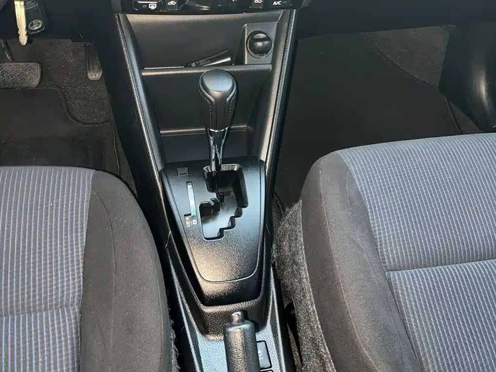 Toyota Yaris L — фото 10