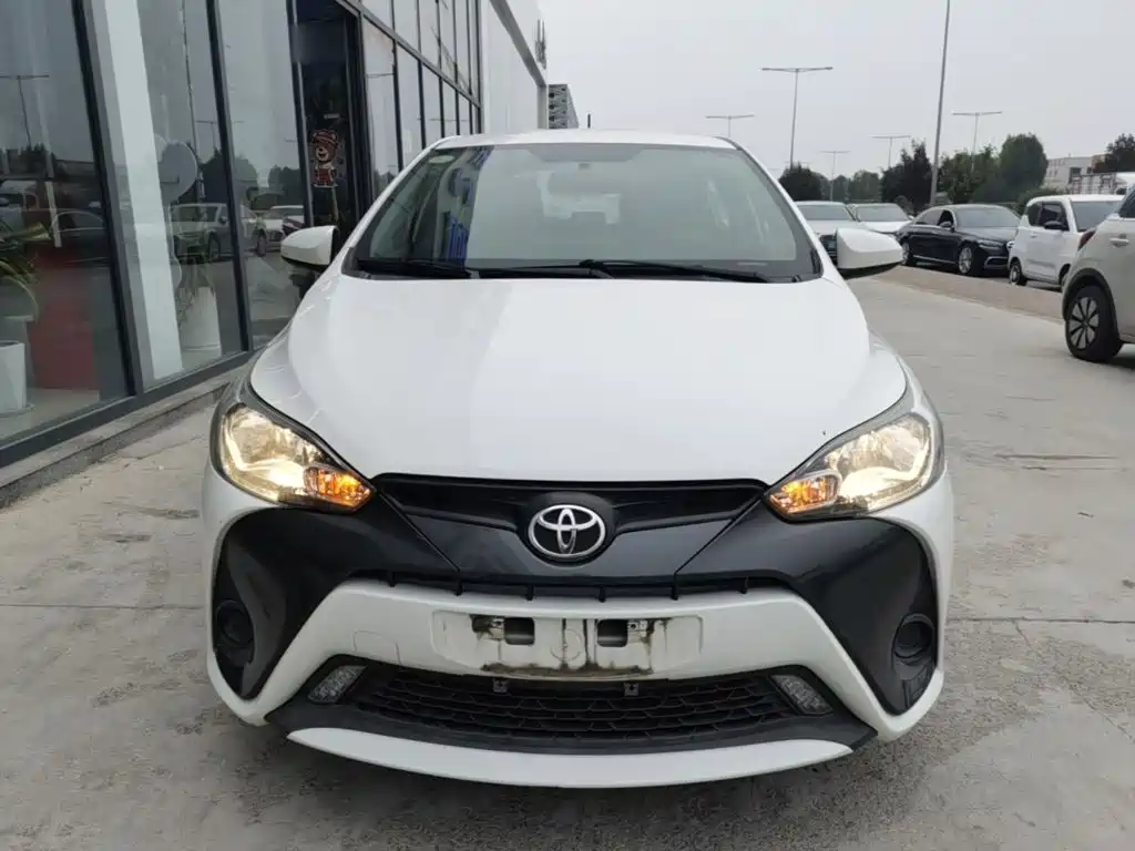 Toyota Yaris L — фото 2