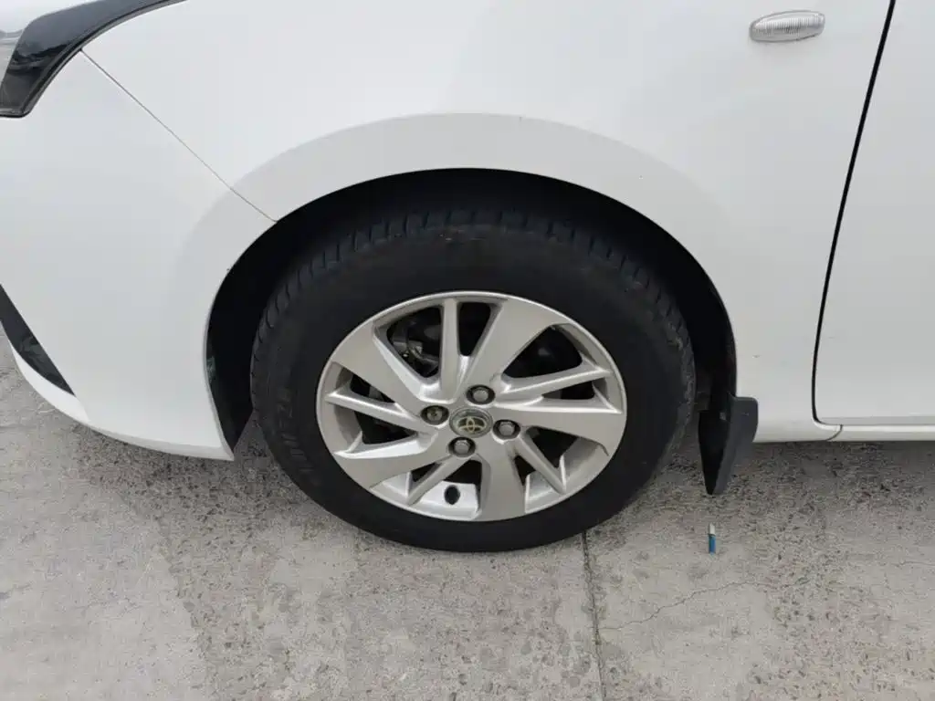 Toyota Yaris L — фото 22