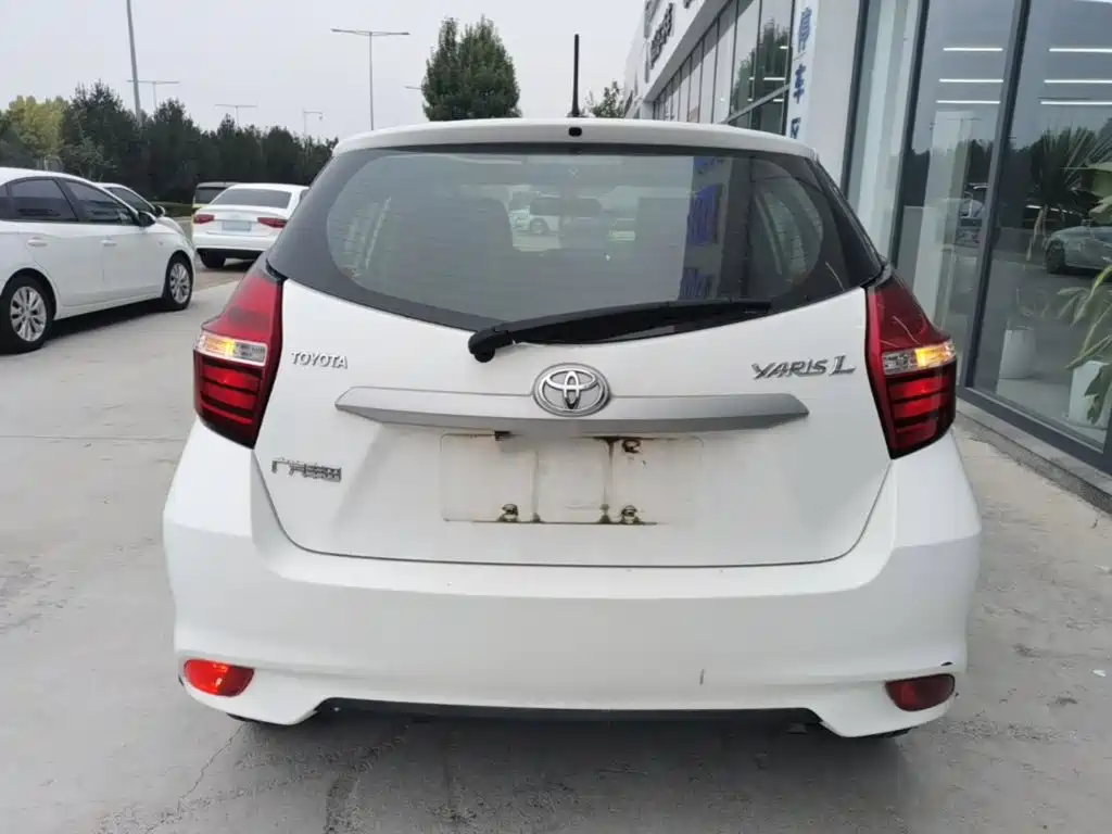 Toyota Yaris L — фото 5