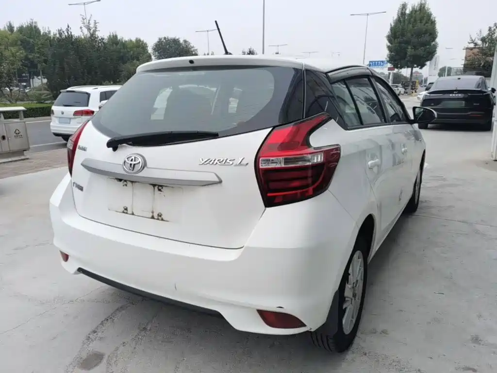 Toyota Yaris L — фото 6