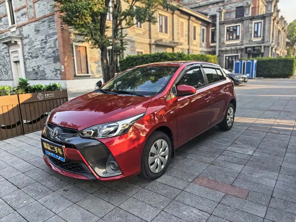 Toyota Yaris L — фото 2