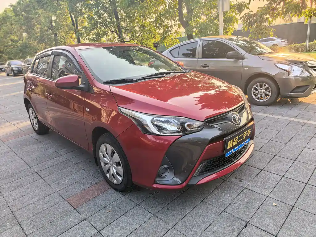 Toyota Yaris L — фото 3