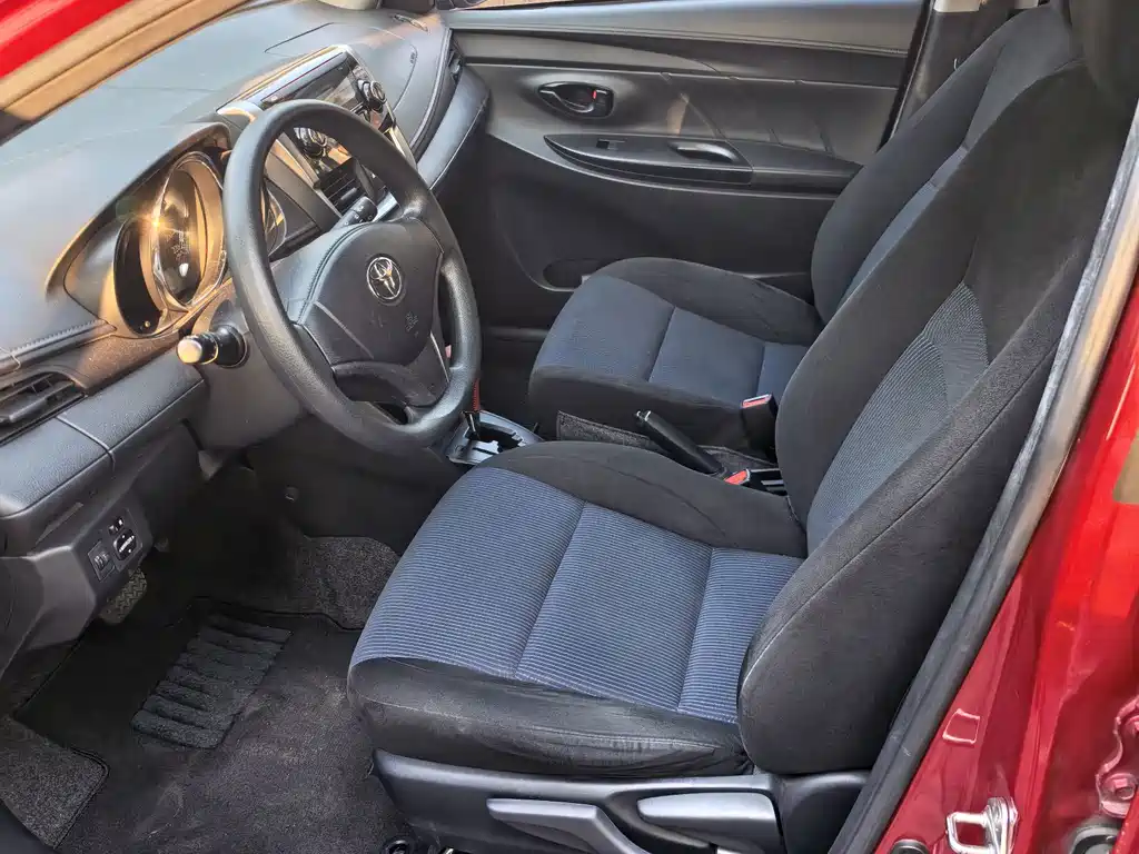 Toyota Yaris L — фото 4