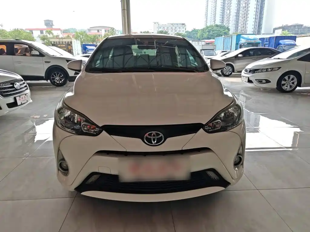 Toyota Yaris L — фото 2