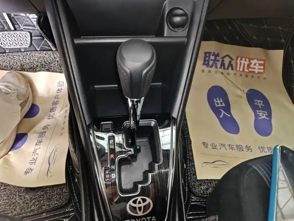 Toyota Yaris L — фото 13