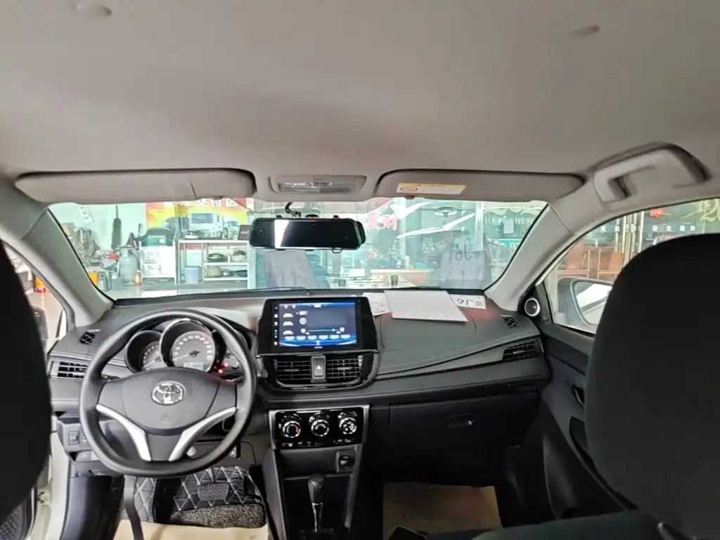Toyota Yaris L — фото 17