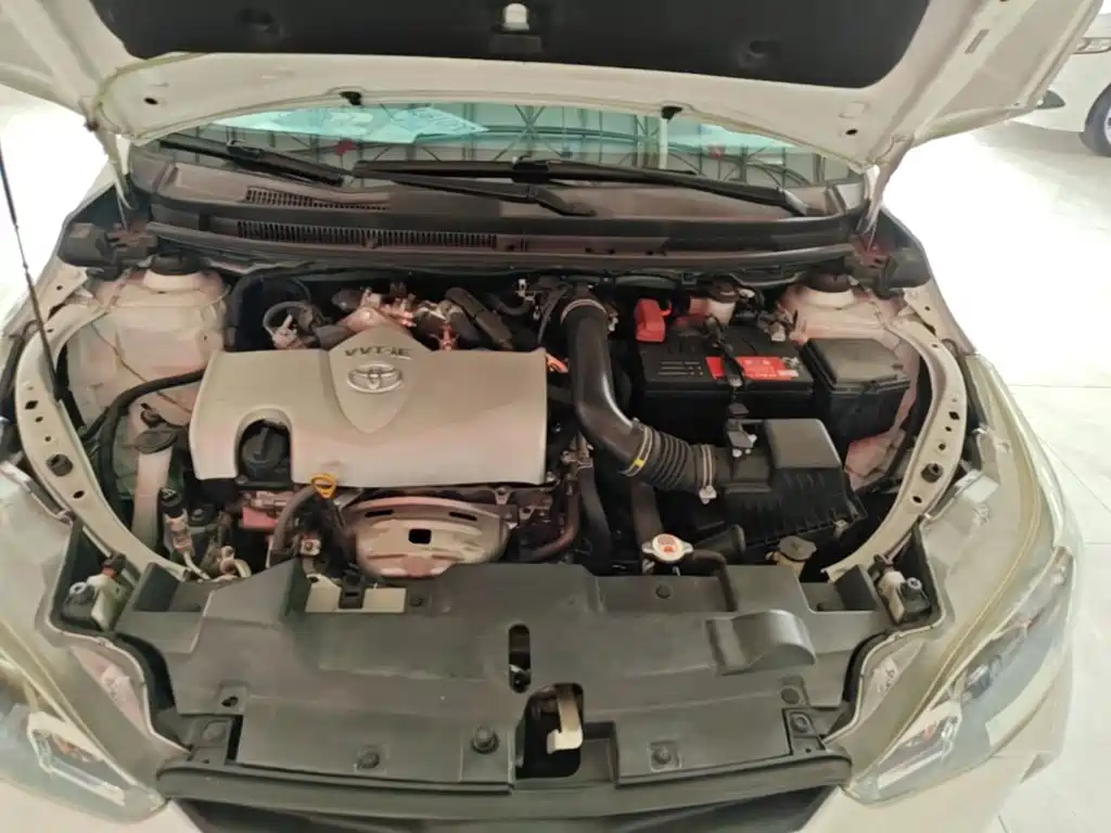 Toyota Yaris L — фото 19