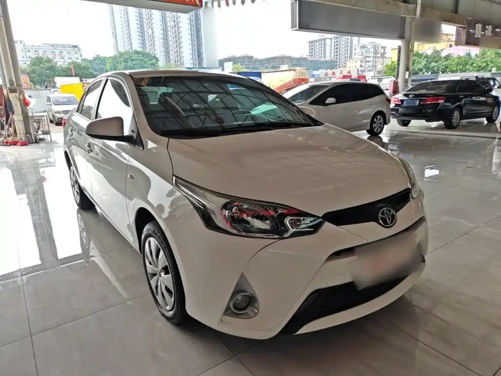 Toyota Yaris L — фото 3