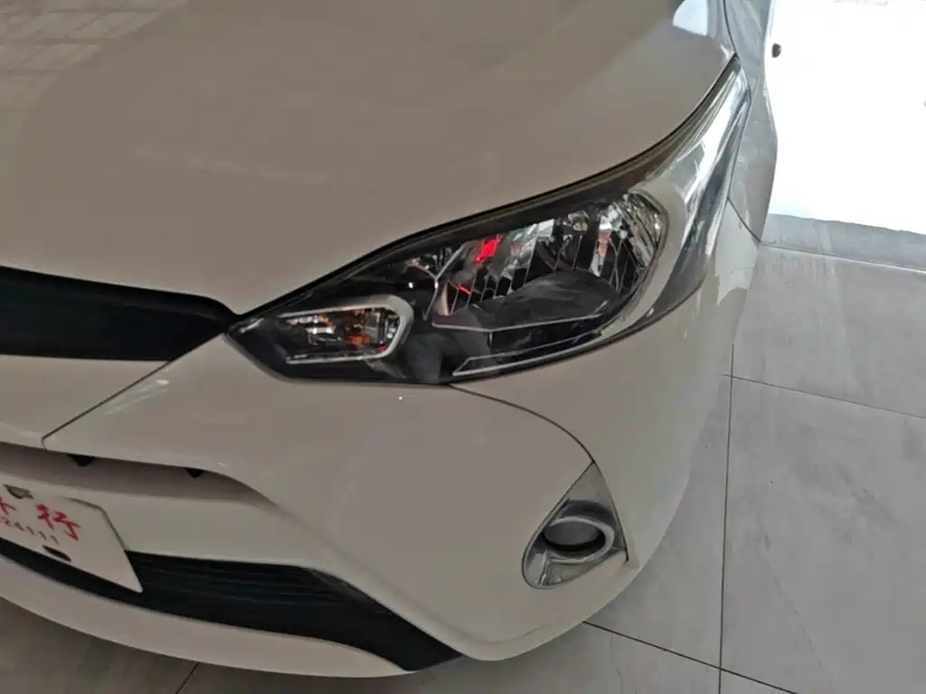 Toyota Yaris L — фото 23